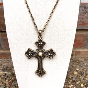 Vintage 1975 Sarah Coventry Large Cross & Pearl Pendant Necklace Gold Tone 24"